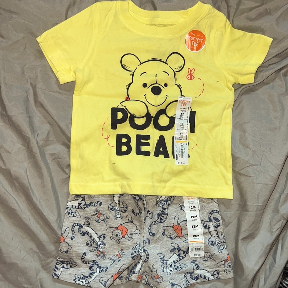 Pooh Bear Disney 2-piece Jumping Beans™️ 12 months T-shirt and shorts NWT